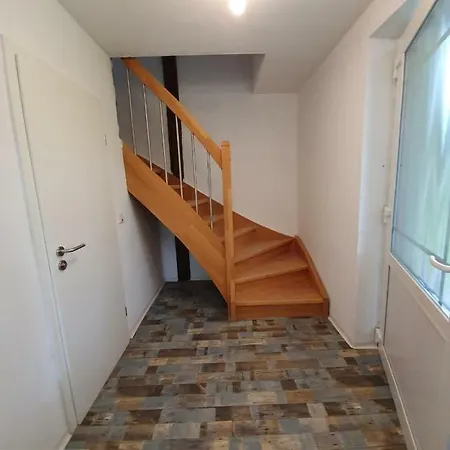 Marijanas Ferienwohnungen Gründeich Ein alter wunderschöner Resthof aus dem neunzehnten Jahrhundert mit Weidefläche und Obstwiesen Bitte nicht buchen wenn Sie eine unkrautfreie moderne Parkanlage erwarten Es ist ein rustikaler Hof Holtgast Exterior foto