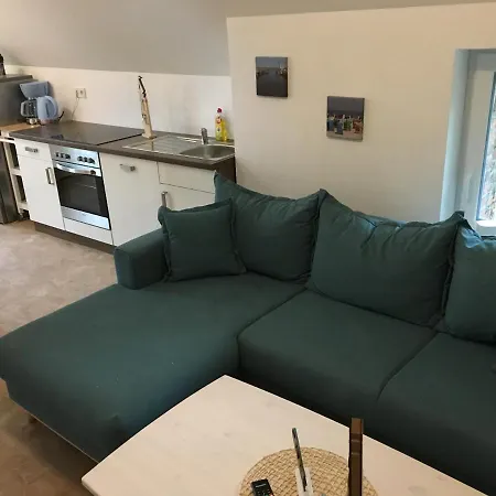 Marijanas Ferienwohnungen Gründeich Ein alter wunderschöner Resthof aus dem neunzehnten Jahrhundert mit Weidefläche und Obstwiesen Bitte nicht buchen wenn Sie eine unkrautfreie moderne Parkanlage erwarten Es ist ein rustikaler Hof Holtgast Exterior foto