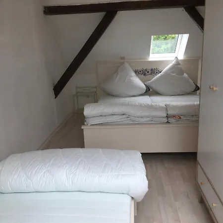 Marijanas Ferienwohnungen Gründeich Ein alter wunderschöner Resthof aus dem neunzehnten Jahrhundert mit Weidefläche und Obstwiesen Bitte nicht buchen wenn Sie eine unkrautfreie moderne Parkanlage erwarten Es ist ein rustikaler Hof Holtgast Exterior foto