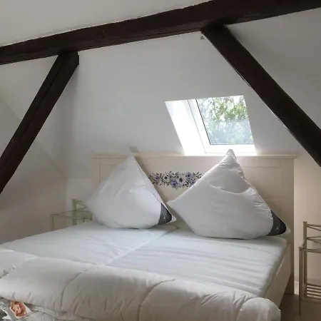 Marijanas Ferienwohnungen Gründeich Ein alter wunderschöner Resthof aus dem neunzehnten Jahrhundert mit Weidefläche und Obstwiesen Bitte nicht buchen wenn Sie eine unkrautfreie moderne Parkanlage erwarten Es ist ein rustikaler Hof Holtgast Exterior foto